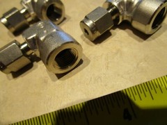 LOT OF 4 Swagelok SS-200-8-2, 316SS Elbow 1/8″ Tube x 1/8″ FNPT
