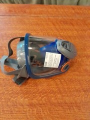 Five ADVANTAGE Medium 3000 Model 3200 TWIN-PORT Full Face Respirators