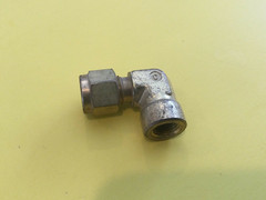 NEW SWAGELOK B-400-8-2 1/4″ Tube x 1/8″ FNPT Brass Elbow Fitting Free US Ship