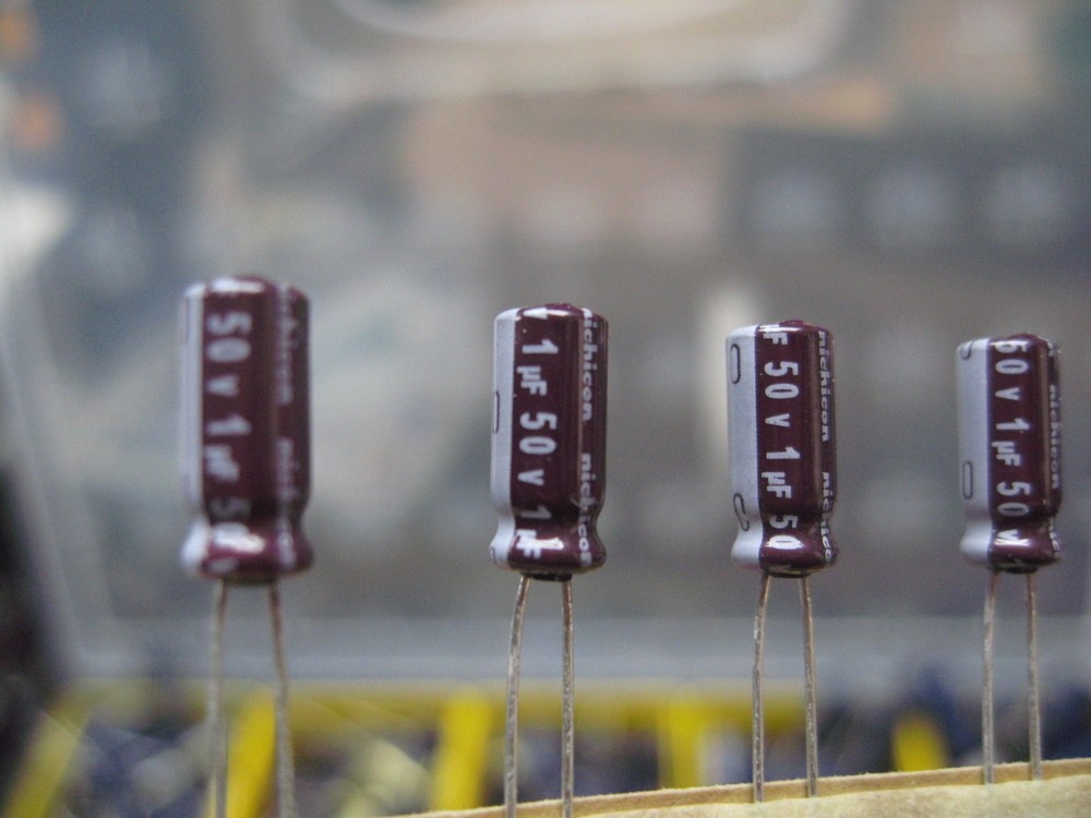 NEW Nichicon – LD Series – Radial Electrolytic Capacitors – 50V 1uF – 10 Pieces