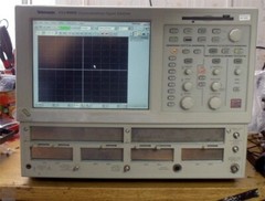 Tektronix TDS8000 -2 DC-50 GHz Sampling Oscilloscope pass self test