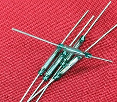 5 X Tiny Magnetic Reed Switch – SPST – 13.9 mm Long Glass Body – 2.159 mm Dia.