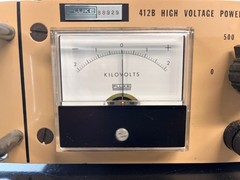 Fluke 412B High Voltage Power Supply 2.1 kVolt / 30 mAmp / 63 W High Voltage DC