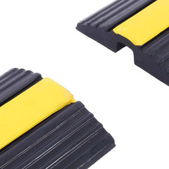 Cable Protector Ramp Rubber Speed Bumps 6600 Lbs. Load Capacity for Asphalt Conc