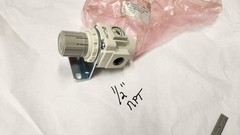 NEW SMC AR40K-N04BE-Z-B Air Pressure Regulator Modular 1/2″ NPT with Bracket