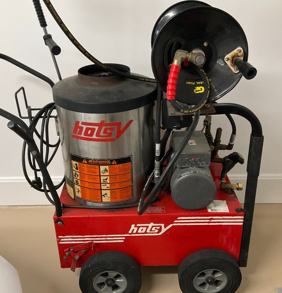 Hotsy 555SS 115V/Diesel 2.2GPM @ 1300PSI Hot Water Pressure Washer & Reel