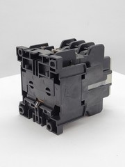 Fuji Electric 4NC0T0 Magnetic Contactor 26A 3P 550/600V 10HP SC-1N 480/520V Coil