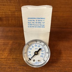 JOHNSON CONTROLS PRESSURE GAUGE G-2010-11 (0-30 PSI & O-200 KPA) NOS