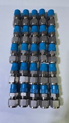 Lof of 25 stainless steel Swagelok SS-600-1-4, 3/8″ Tube x 1/4″ Male NPT
