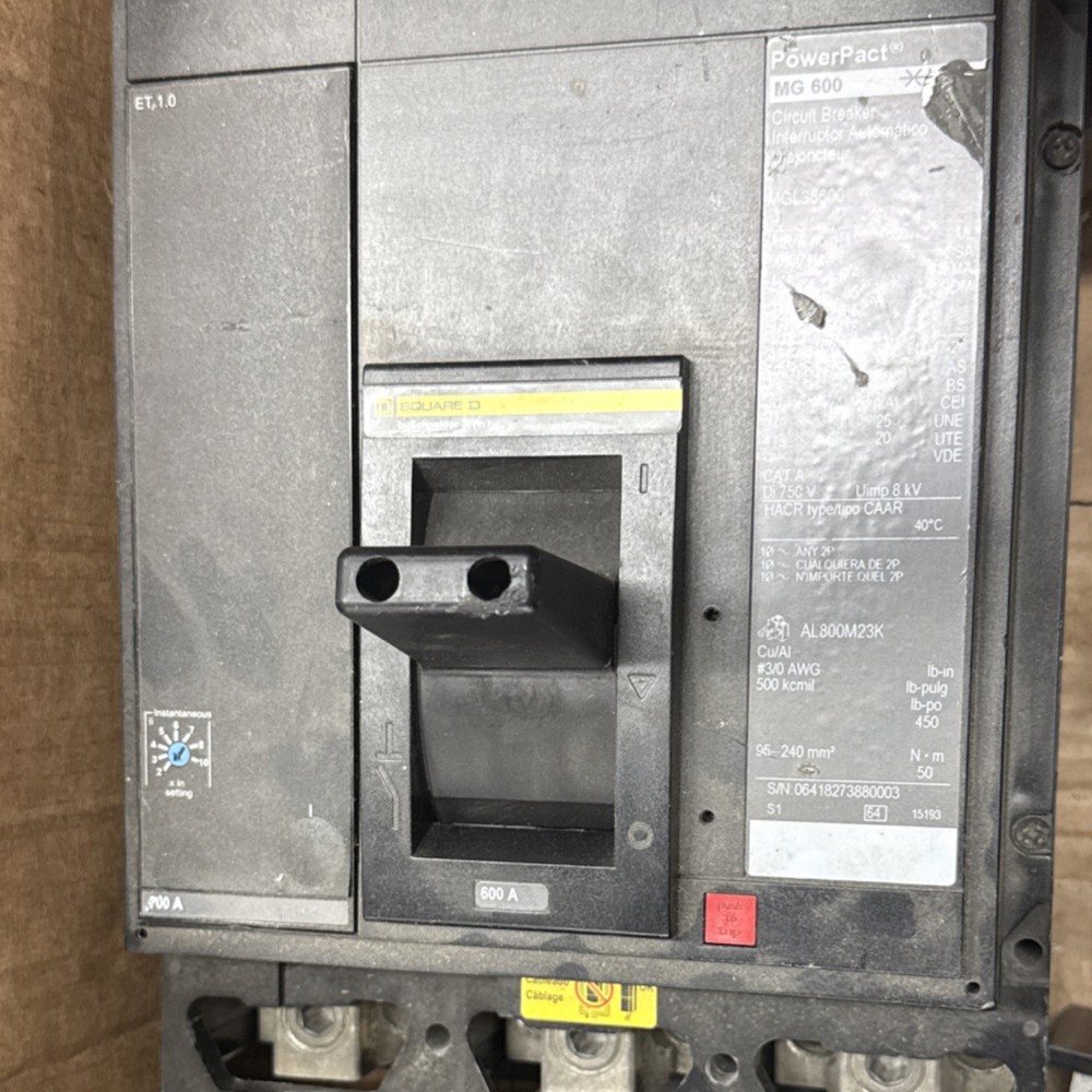 Square D MGL36600 3-Pole 600A 600VAC Molded Case Circuit Breaker, On/Off Switch