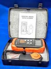 DIGITAL LUX METER W/ CASE & MANUAL LX1330B