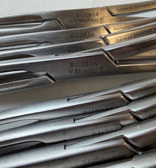 Set of 14 V. Mueller SU2854 Straight Serrated Tube Clamps 7.5″ Ortho General