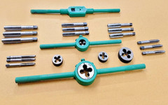 British Standard Whitworth 1/4″ To 1/2” 14 Pcs Tap And Die Set Kit In Wooden Box