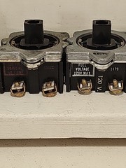 New Lot Of 5 Cutler Hammer E30 contact blocks for switches