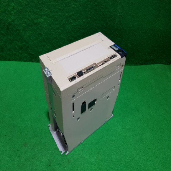 [Used] YASKAWA / SGD7S-180A20A / SERVOPACK, 2KW, Scratch, Discoloration