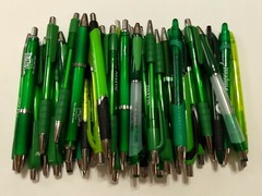 30ct Mixed Lot Misprint Retractable Click Pens: FORREST / KELLY / GREEN
