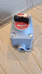 APPLETON EFDC1502MS MANUAL MOTOR STARTER EXPLOSION PROOF 2-POLE 3HP 1/2″ HUB