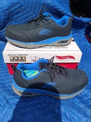 Sketchers Size 11 Men’s Steel Toe Work Sneakers