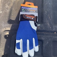 Lightning Gear Premium Gloves Size Medium Brand New Never Worn