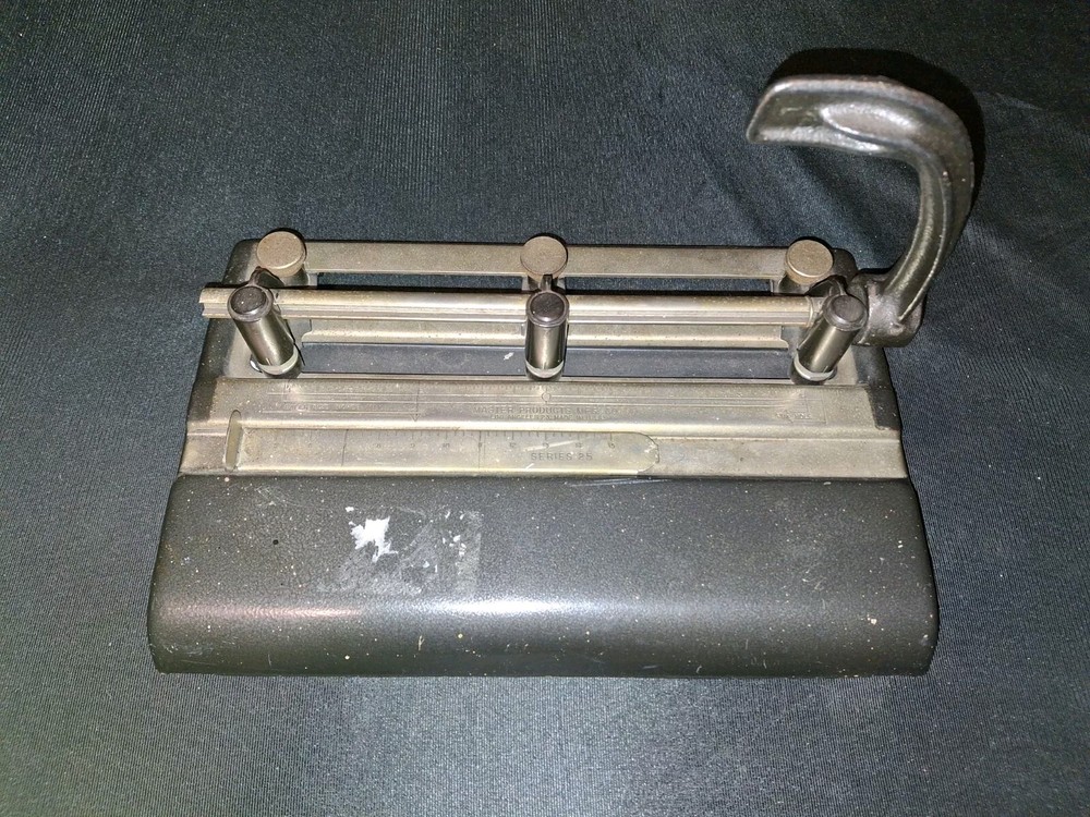 Master Products 3 Hole Punch, Model 3-25, Black, Used, Great Condition