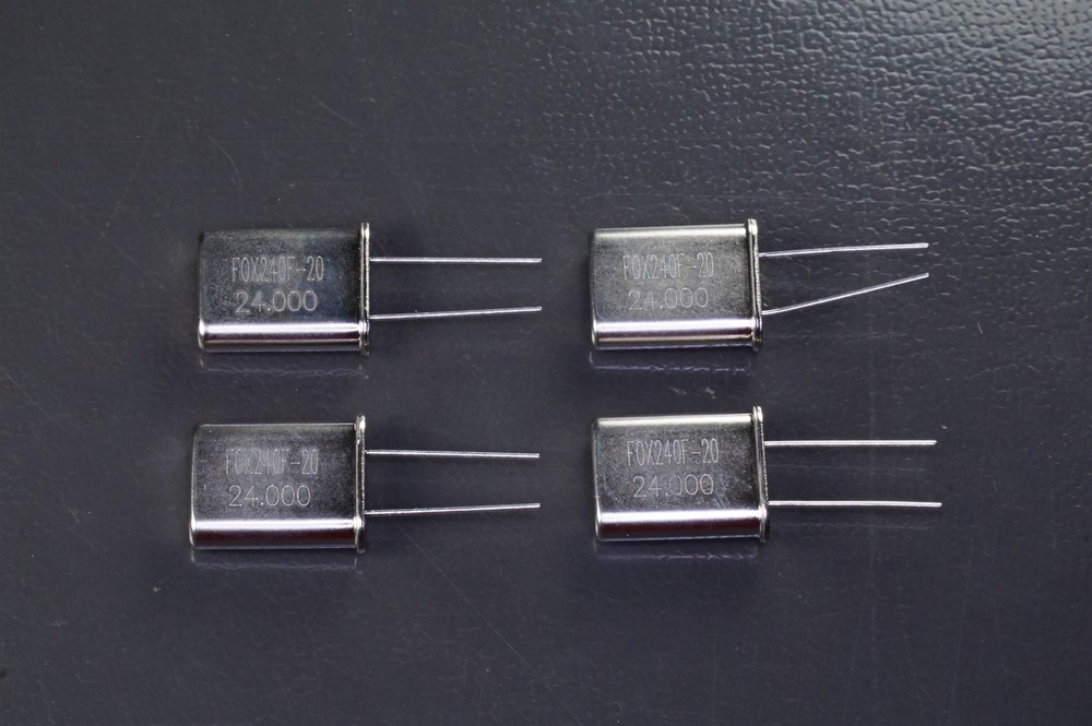 Lot of 4 FOX240F-20 Fox Quartz Crystal 24.000000MHz 24MHz 20pF HC49U NOS