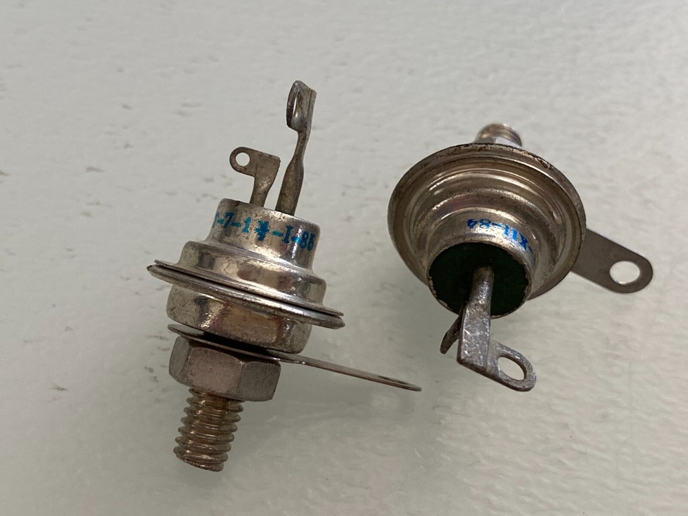 Lot of 4 x T-7 Thyristor General-Purpose 200V 5A – Bulgaria/HRB (NOS)