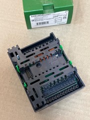 SCHNEIDER SXWUI8D4H10001 CONTROLLER UI-8/DO-FC-4-H I/O MODULE