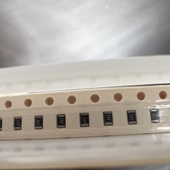A lot of 100 SMD resistors, 1/4 watt, +/- 5% of selected values