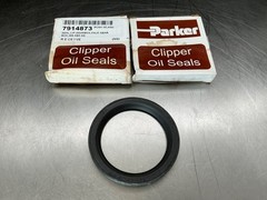 (2) Parker Clipper 4QTR11 Oil Seal 5.000″ x 5.750″ x 0.438″
