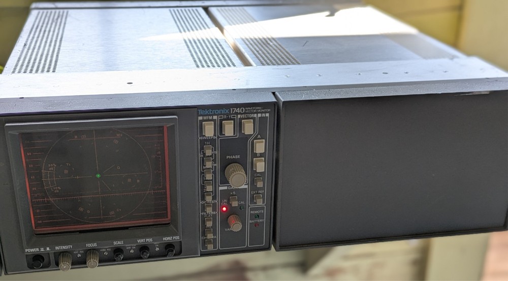 1740 Tektronix Combination Waveform and Vector Monitor