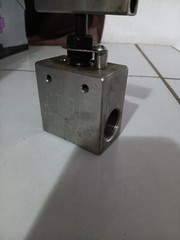 9/16″ Two-Way Straight High Pressure Needle Valves 30K PSI (Lot Of 4 Valves)
