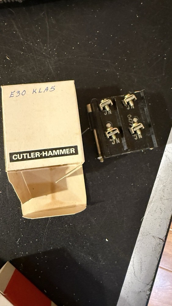 NEW CUTLER-HAMMER E30KLA5 CONTACT BLOCK