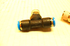 qty 2 – Festo QST-1/4-6 – 153108 Tee Fitting Push In 6mm Tube X 1/4″ npt