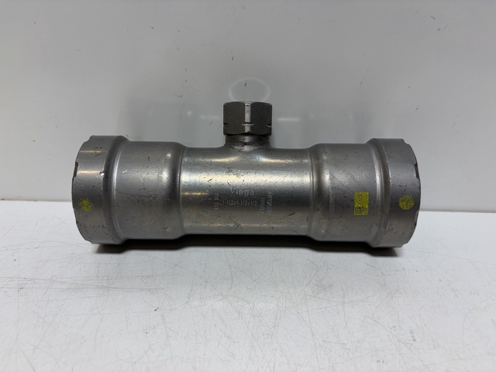 Viega 25436 MegaPressG 1-1/2” X 1-1/2” X 1/2” P X P X FPT Steel Gas Pipe Tee