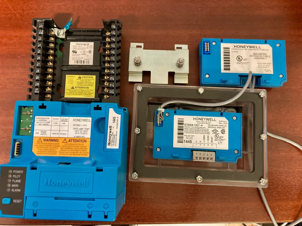 Honeywell RM7840L1016 Control Module S7800A1001 KDM Display 221818A Cable Kit