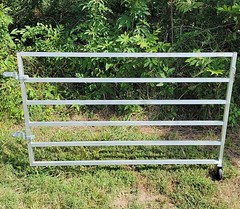 ALUMINUM 5 FT X 5 FT 6 RAIL 40″ TALL WALL-MOUNTED SHEEP & GOAT STALL KIT PEN