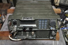 Magnavox AM-7176A/VRC-83 Amplifier w/ Magnavox RT-1319B/URC PRC-113 Radio