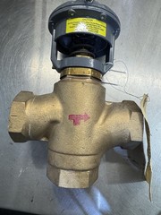 Johnson Controls V-3000-1 , 1 1/2” 3 Way Pneumatic Control Valve