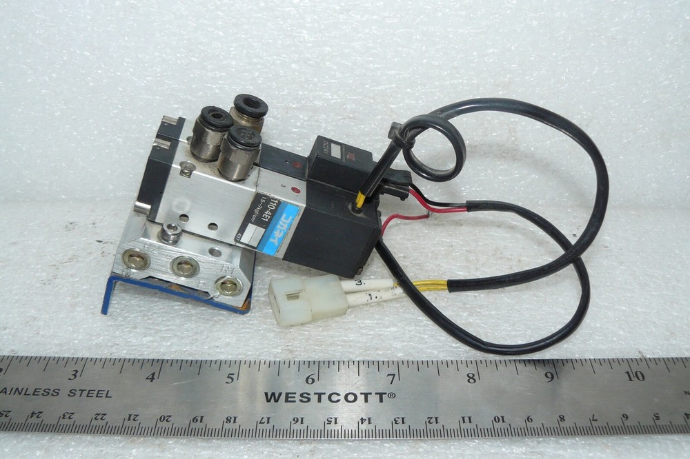 KOGANEI 110-4E1-PSL SOLENOID VALVE 24VDC 0.15-0.7MPa W/ 110-4E1 12VDC SOLENOID