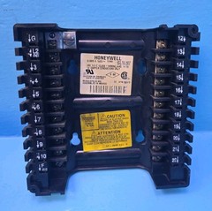 HONEYWELL RM7895-A-1014 S7800A1001 R7849A1023 BURNER CONTROL MODULE