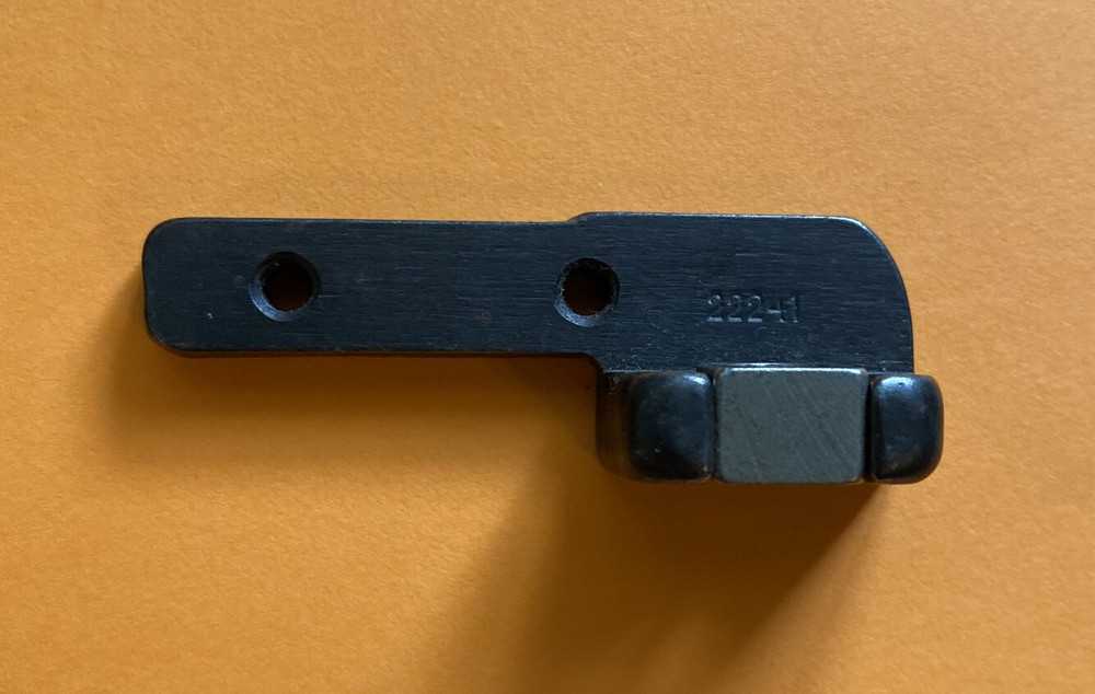 *NOS* 22241-SINGER-BRACKET-FOR SEWING MACHINES-FREE SHIPPING*