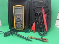 Fluke 1587 FC Insulation Multimeter with Case NEEDS Leads