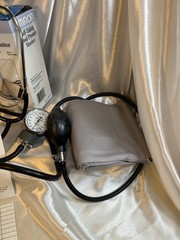 Omron HEM-18 Manual Blood Pressure Monitor Kit, Adult Cuff, Stethoscope