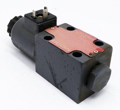 Moog N-WE42P06H22PBOBN0 35MPa Directional Control Valve -used-