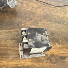 GE CR153DA078EZB NEMA Size 00 Contactor 3-Pole 208-240V Coil 40A AC