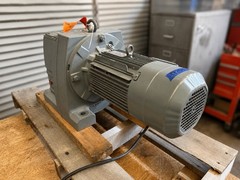SEW-Eurodrive R97 Gearmotor – 5 HP – 24 RPM – 72.17:1 Ratio – 230/460V 3PH