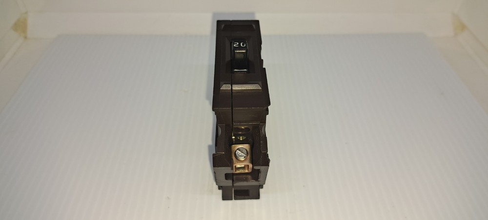 Wadsworth A120 20 Amp 1 Pole 240V Type A Plastic Foot Circuit Breaker