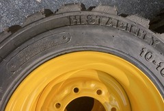 4-10-16.5 Forerunner Skid Steer Tires & Rims for New Holland LX565,LX665-10X16.5