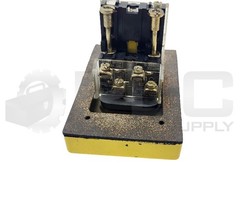 ALLEN BRADLEY 800P-F2CB /E SWITCH W/ (2) 800T-XA /D W/ 800T-XD1 /D *READ*