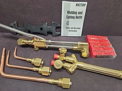 Victor 12pc Cutting and Welding Outfit Set CA370-V, WH36FC Torch, Nozzles, Tips